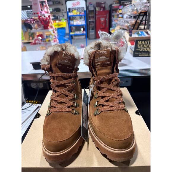 Roxy | Shoes | Roxy Alpine Collection Tan Boots | Poshmark ROXY Alpine Lace Up  Leather Boots. Faux Fur Lined.